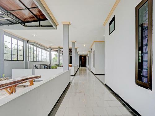 Hotel Oyo 90396 The Halona Villa Batu