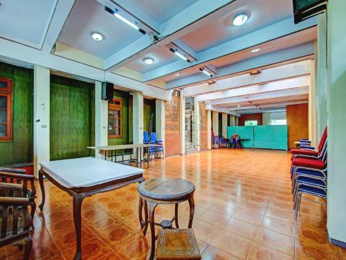 Oyo 90247 Hotel Palereman Soerabaia