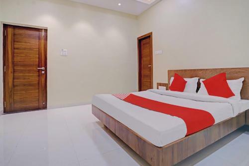 Oyo 81281 Hotel Jay Mahakali
