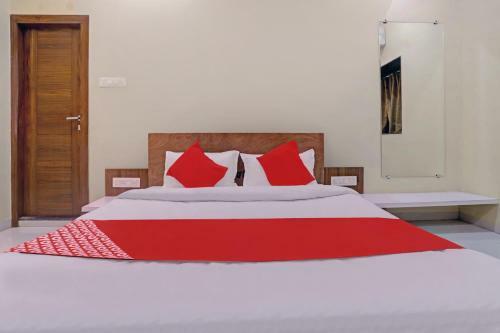Oyo 81281 Hotel Jay Mahakali
