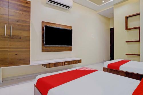 Oyo 81281 Hotel Jay Mahakali