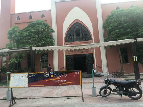 Spacious Apartment In Johar Town