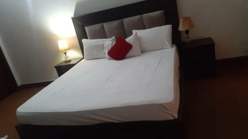 Bed & Breakfast Luxury Hotel Rooms At Mm Alam Road