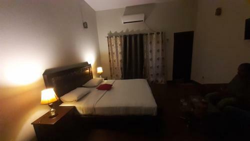 Bed & Breakfast Luxury Hotel Rooms At Mm Alam Road