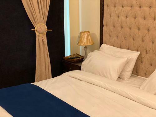 Bed & Breakfast Luxury Hotel Rooms At Mm Alam Road