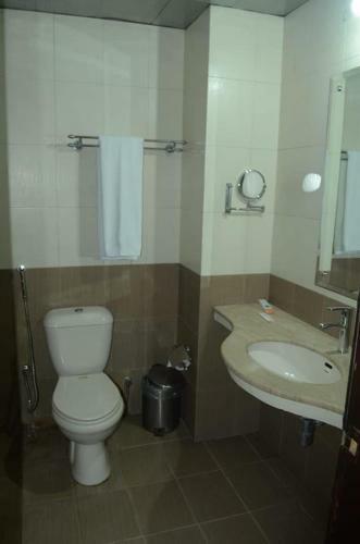 Bed & Breakfast Luxury Hotel Rooms At Mm Alam Road