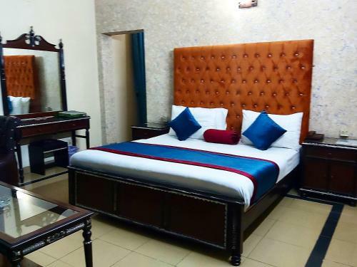 Hostal New Pakeeza Hotel