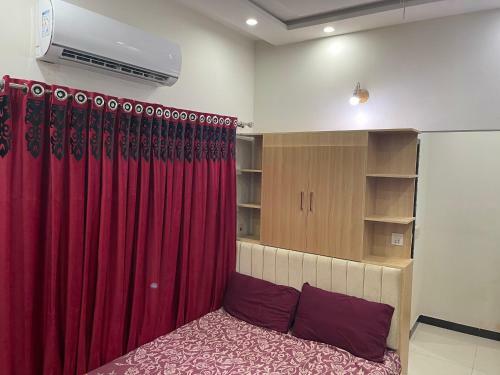 1 Bed Brand New Corner Apartment