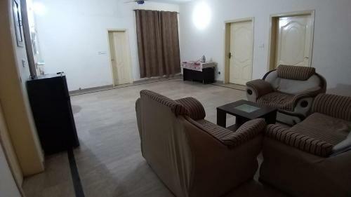 Apartamento Three Bedrooms Home Johar Town