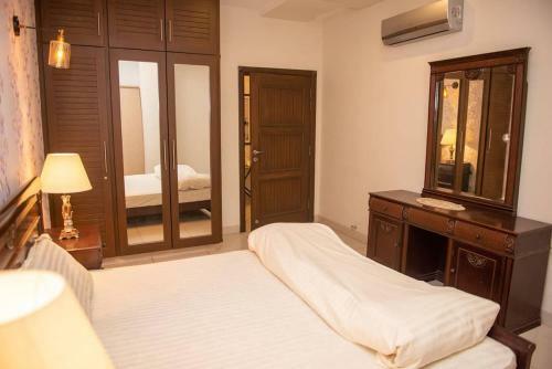 Royal Palace Apartment