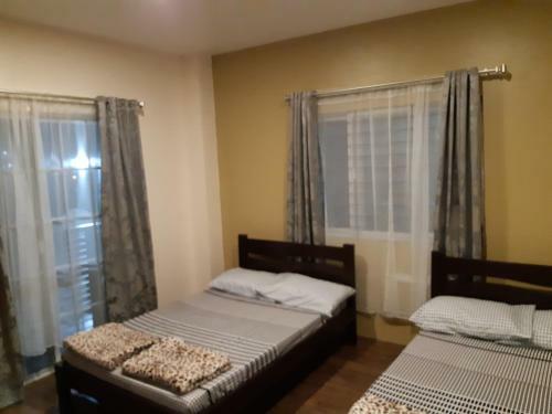 Restful 3br Hillside Duplex House
