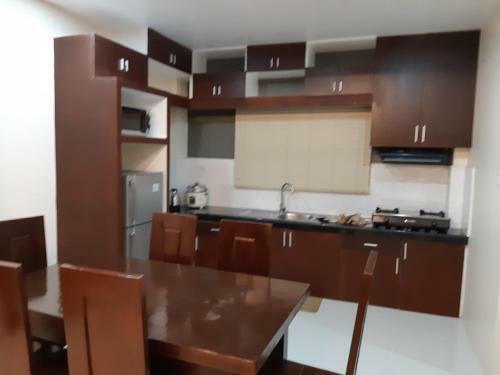 Restful 3br Hillside Duplex House