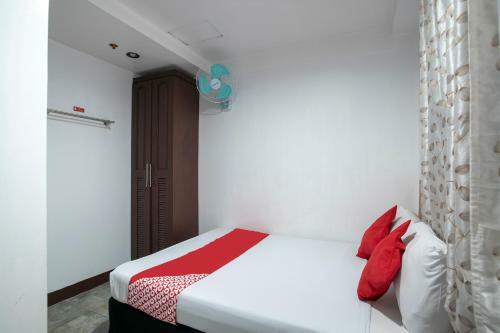 Hotel Vaccinated Staff - Oyo 549 Sajj Bldg