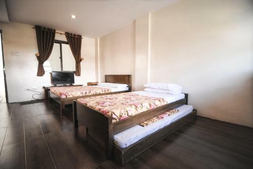 Hotel Pine Breeze Cottages
