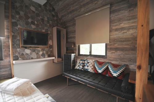 Hotel Pine Breeze Cottages