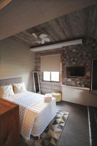 Hotel Pine Breeze Cottages