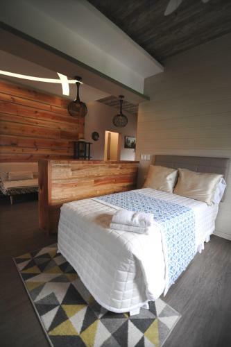 Hotel Pine Breeze Cottages