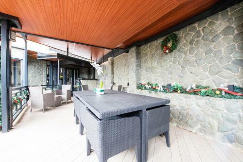 Hotel Vaccinated Staff - Oyo 492 Sunset View Ridge Residences