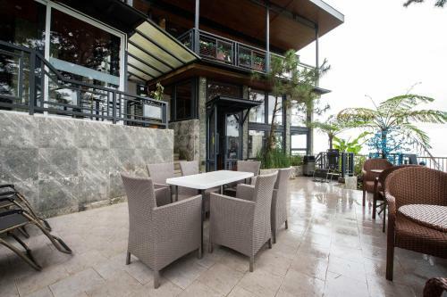 Hotel Vaccinated Staff - Oyo 492 Sunset View Ridge Residences