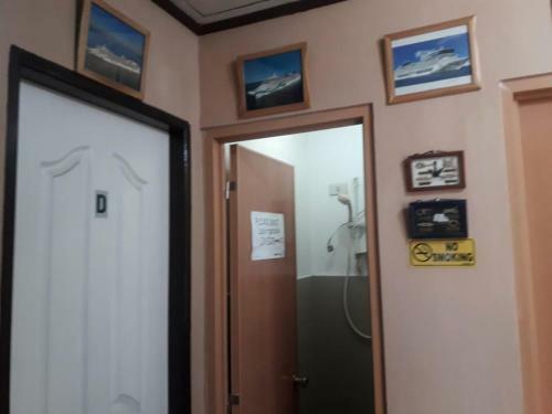 Hostal R D J Homestay