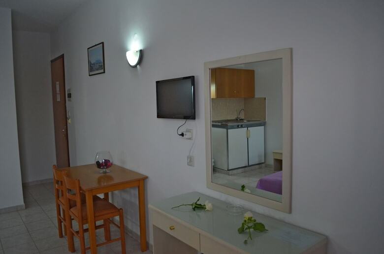 Aparthotel Kremasti Memories