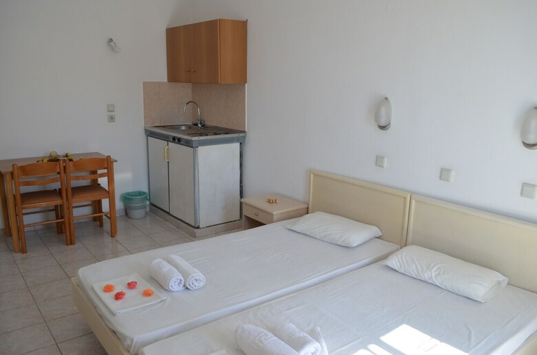 Aparthotel Kremasti Memories