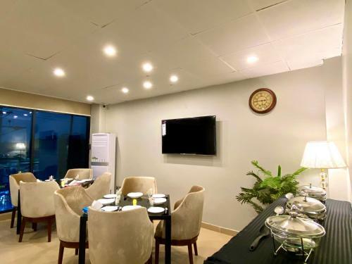 Grand Luxury Hotel