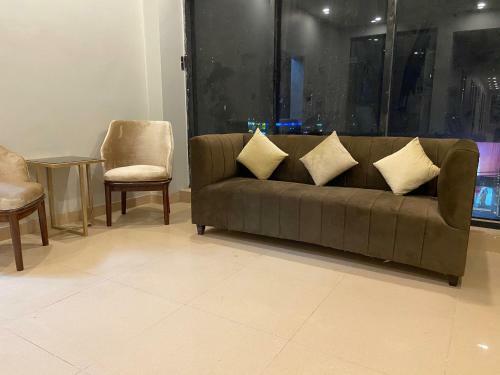 Grand Luxury Hotel