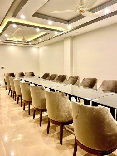 Grand Luxury Hotel