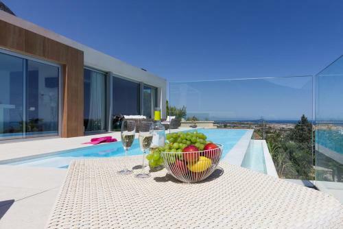 Impeccable 4-bed Villa