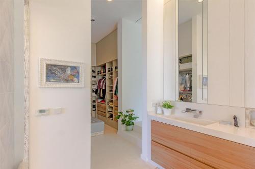 Impeccable 4-bed Villa