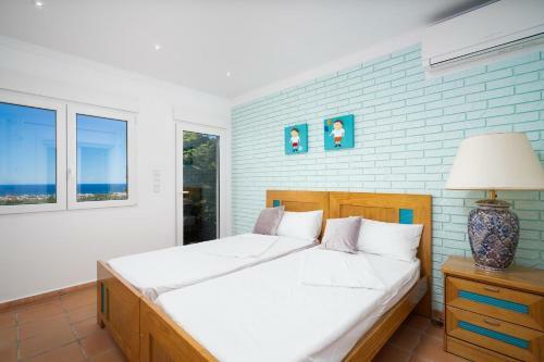 Marvelous Villa With Panoramic Sea View & Pool