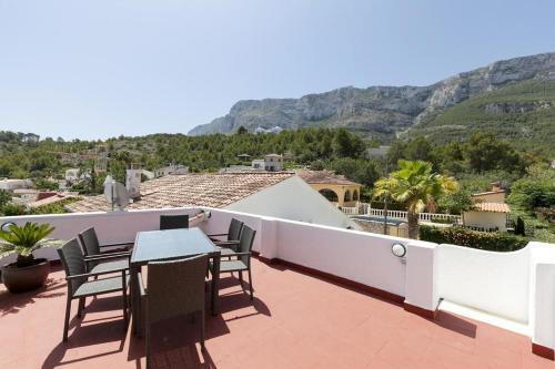 Villa Celi: Sea- & Mountain View, Peaceful & Comfortable.
