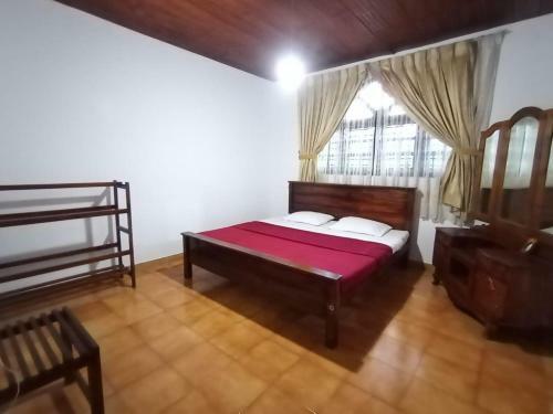 Blue Mountain Range - Holiday Bunglow