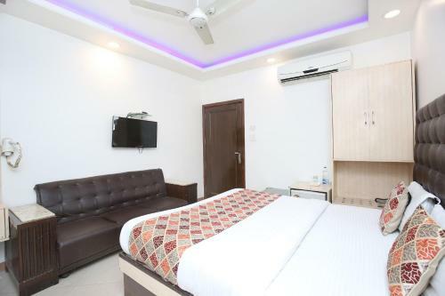 Hotel Oyo 14555 Kay Aar Regency