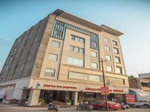 Hotel Bharawan Clarks Inn Express