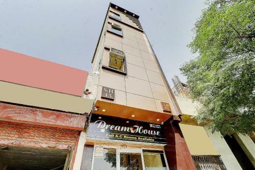 Oyo 80354 Hotel Dream House