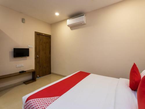 Oyo 82152 Hotel Golden Peak