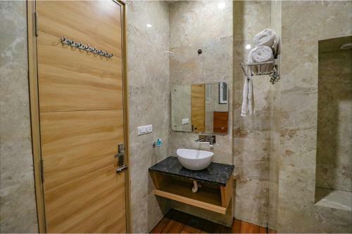 Fabhotel Diamond Villa