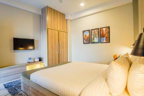 Hotel Roomy Crossroads