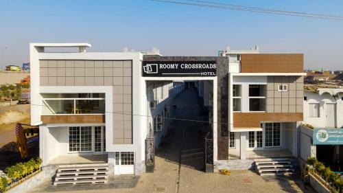 Hotel Roomy Crossroads