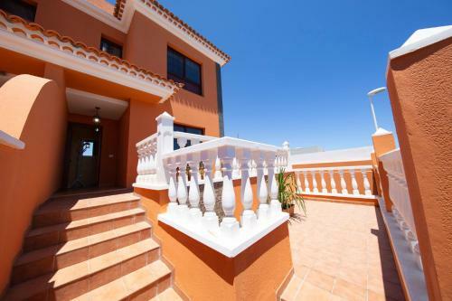 The Sunflower Villa - By Medano4you