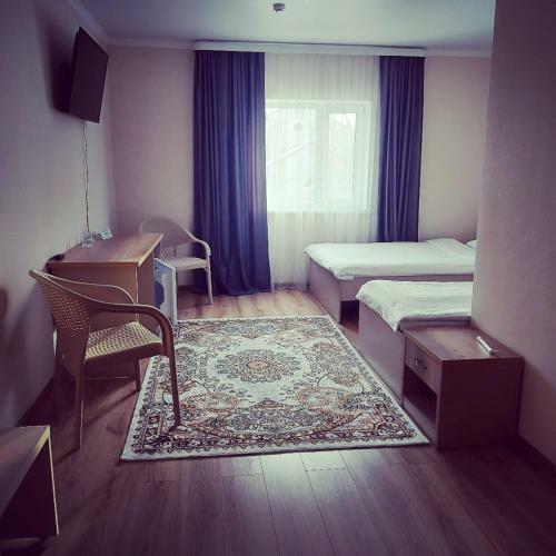 Hotel ???-??