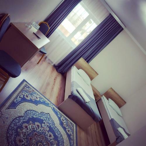 Hotel ???-??