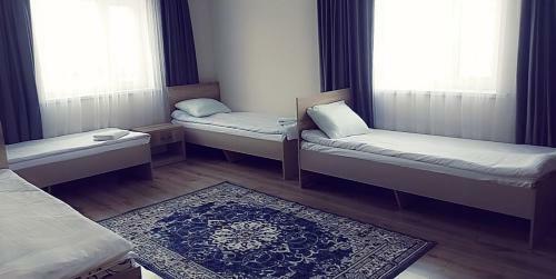 Hotel ???-??
