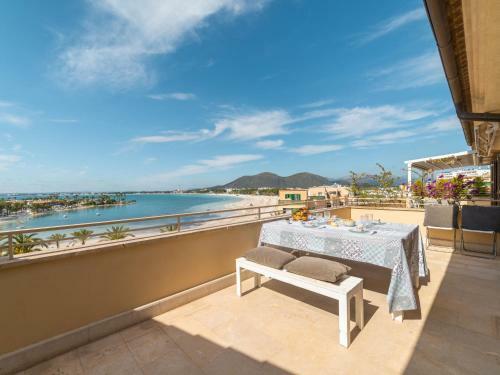 Apartment Coral Sea Views
