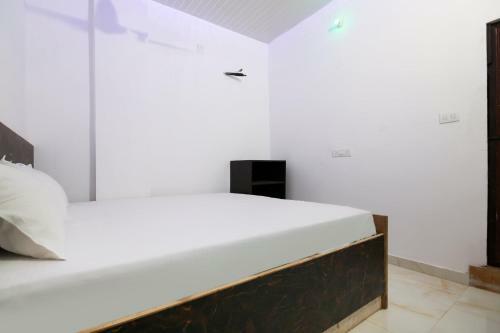 Spot On 48633 Hotel Lucky