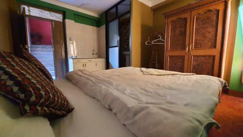 Hostal Ambience House