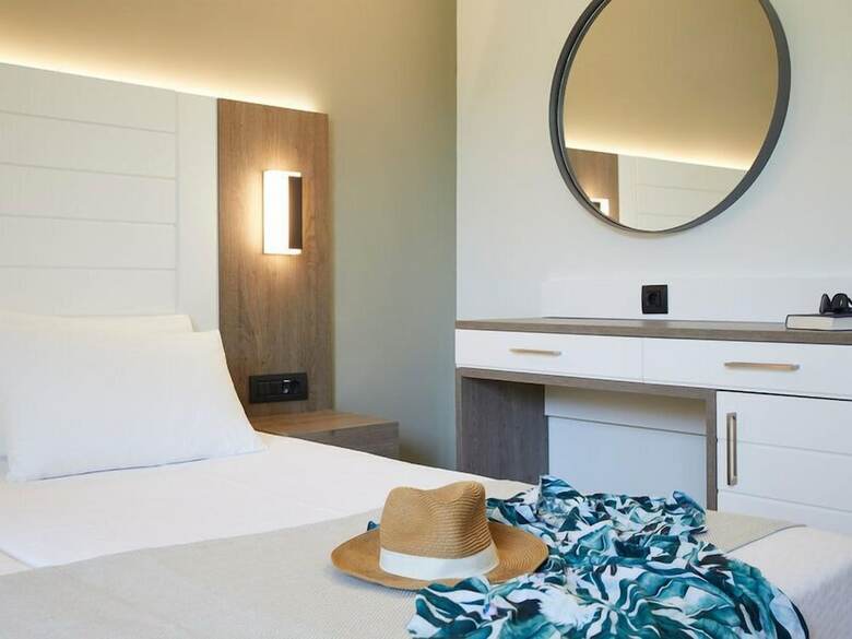Alex Beach Hotel & Bungalows