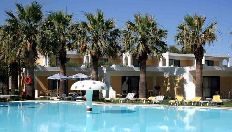Alex Beach Hotel & Bungalows